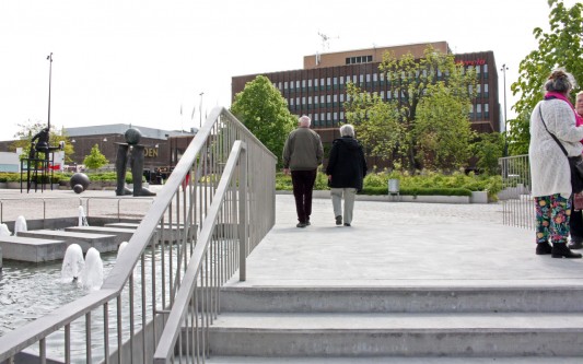 Nya Hörsalsparken binder och särar (krönika)