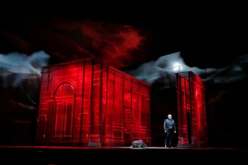 Modern Otello i storslagen scenografi (recension)