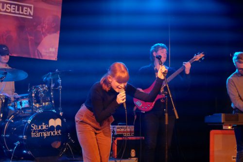 Skvallertorget till semi i Livekarusellen